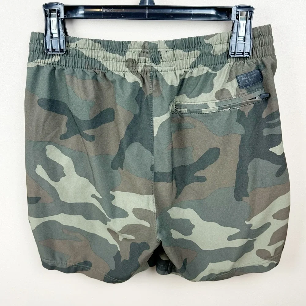 A&F Abercrombie & Fitch Camo Elastic Waist Shorts with Zippered Pockets Size S